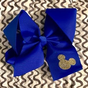 FREE customization! 6” Mickey Mouse bow 🎀